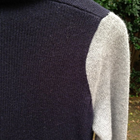VINCE WOOL CASHMERE TURTLENECK SWEATER NAVY COLORBLOCK  XS - Picture 4 of 7
